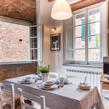 Rise And Smile Charming Penthouse Apartment Lucca Exterior photo